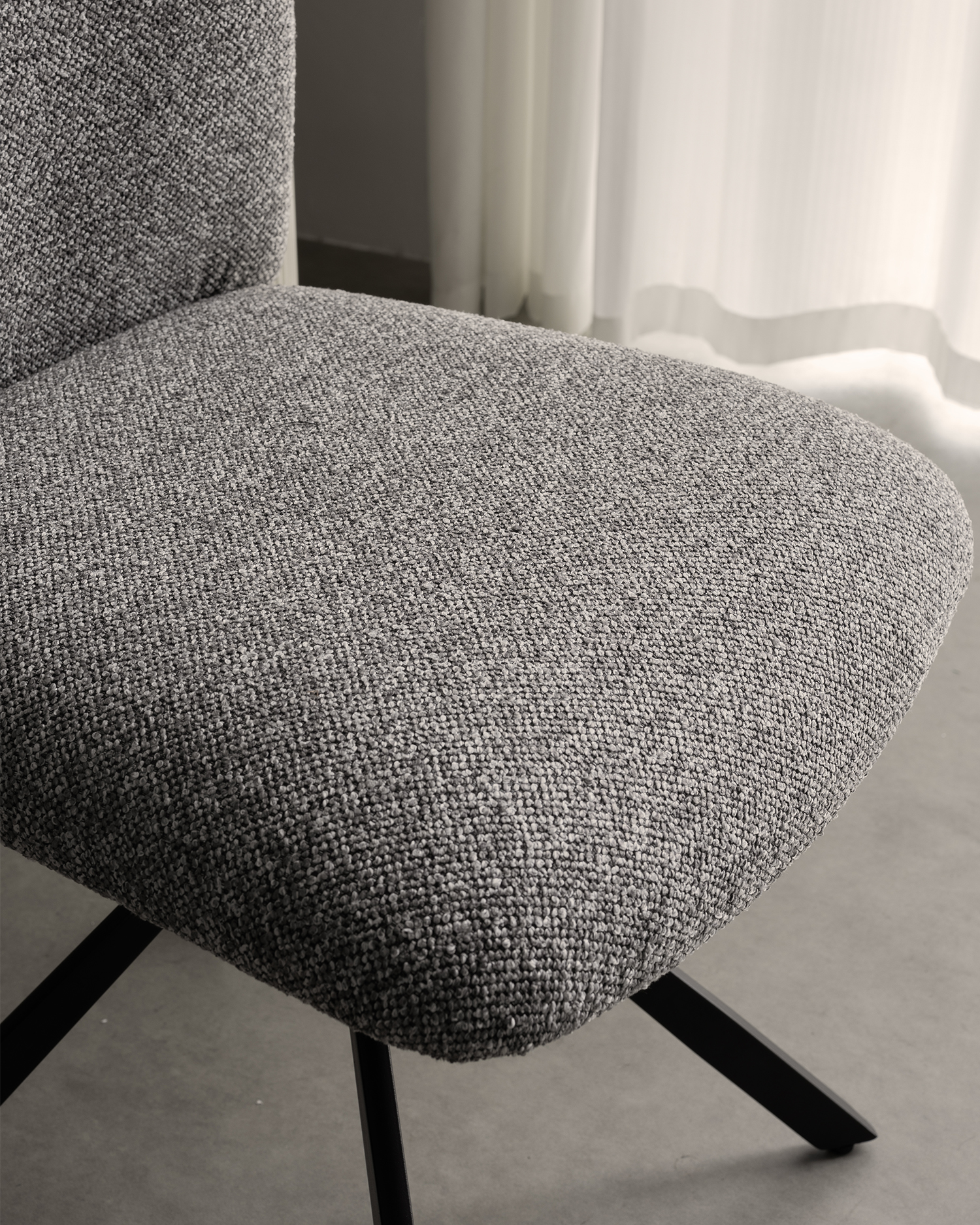 Minimalistische Schwenk -Essstühle Minimalistische Schwenk -Essstühle