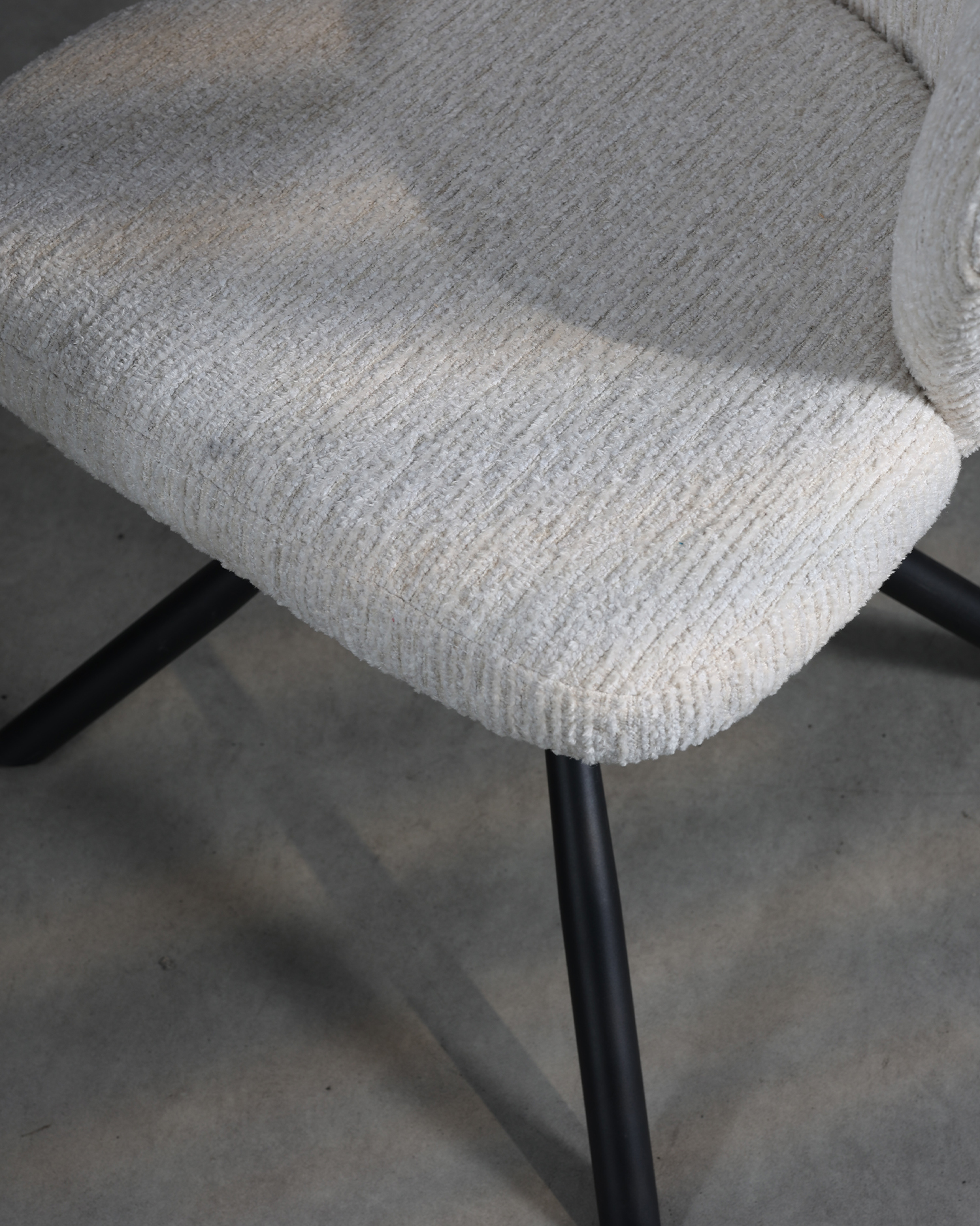 Weiße Schwenk -Esszimmerstühle Weiße Schwenk -Esszimmerstühle