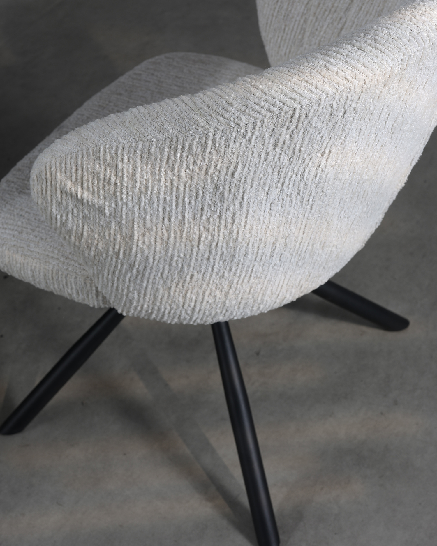 Weiße Schwenk -Esszimmerstühle Weiße Schwenk -Esszimmerstühle