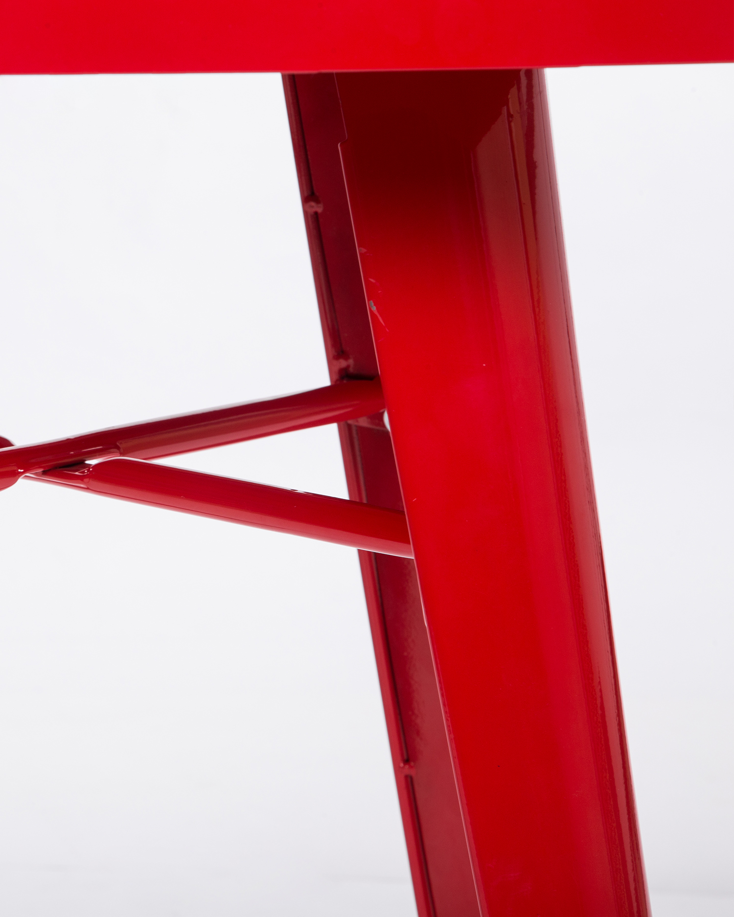 Vintage -Stil roter Metalltisch Vintage -Stil roter Metalltisch