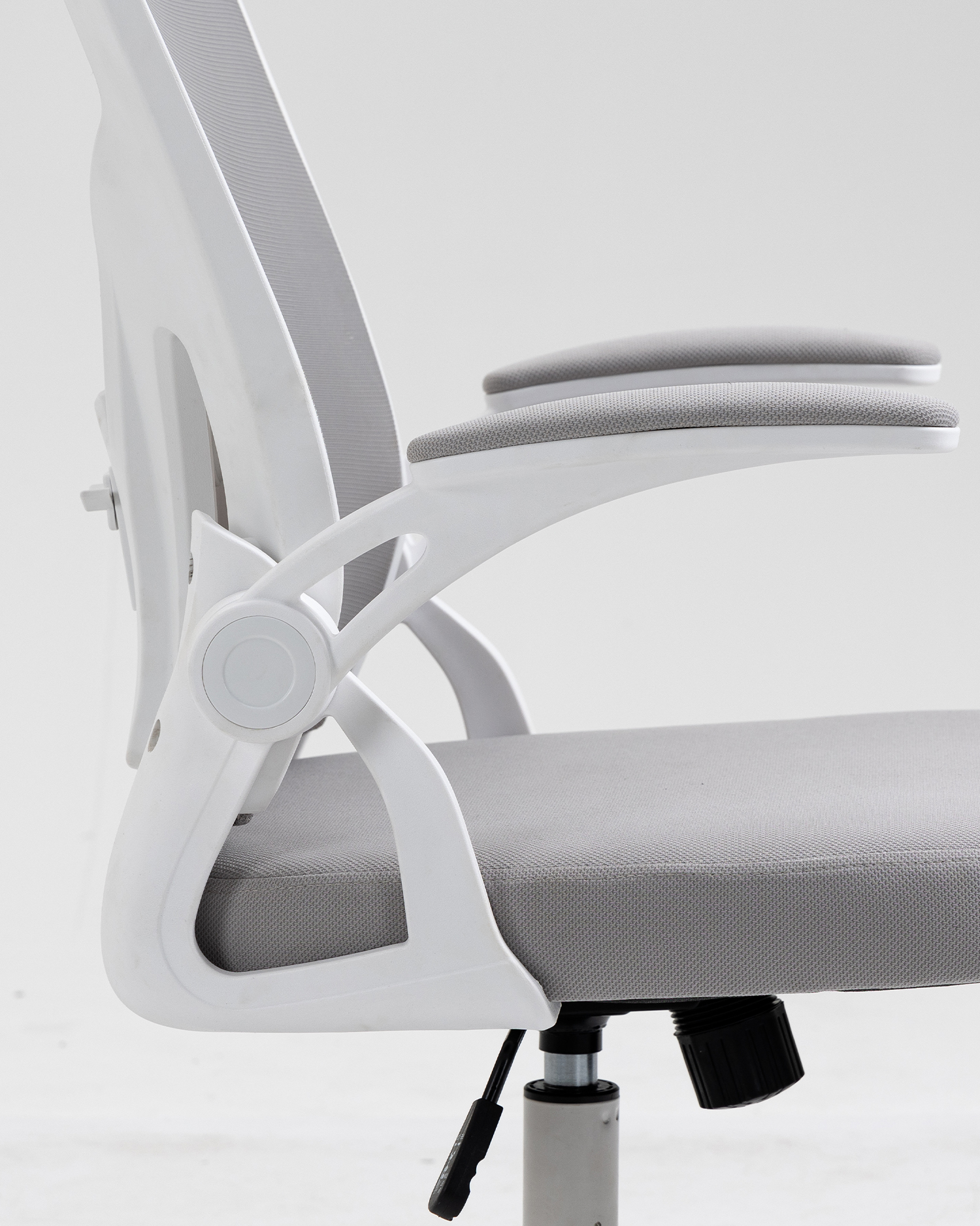 Bürostuhl mit verstellbarer Armlehne Bürostuhl mit verstellbarer Armlehne